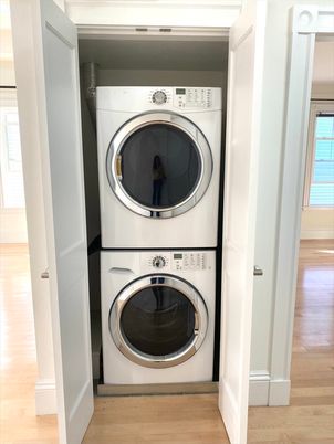 Interior, Utility Closets, Washer, Wood Texture Flooring