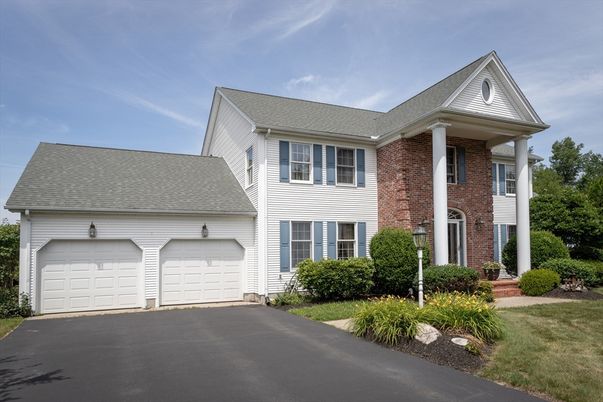 Attached, Exterior, Facade, Brick Facade, Georgian