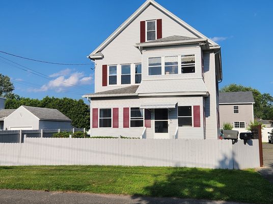 Exterior, Facade, Farmhouse