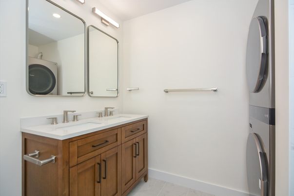 Bathroom, Dual Sink Vanities, Interior, Recessed Lighting, Washer