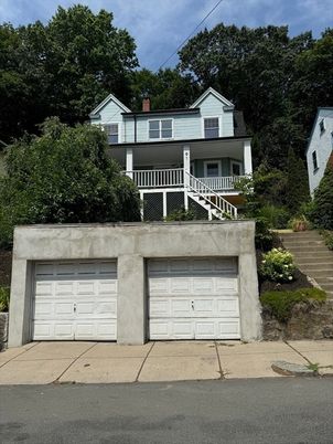 Attached, Exterior, Facade, Rowhouse