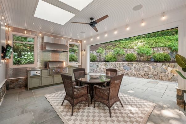 Dining room, Exterior, Stainless Steel Appliances