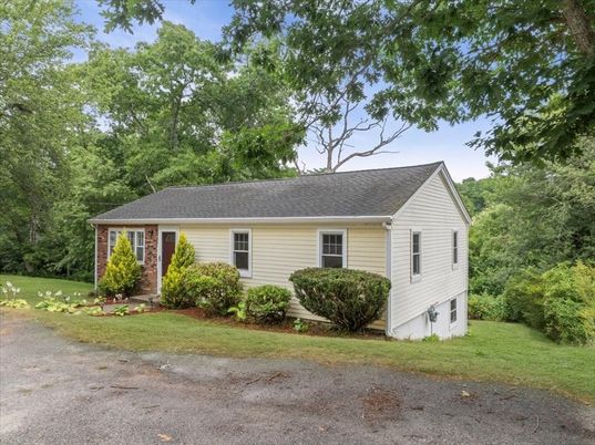 Backyard, Exterior, Facade, Cape Cod