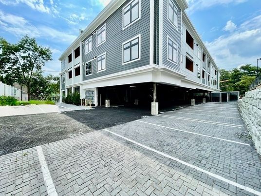 Exterior, Facade, Rowhouse