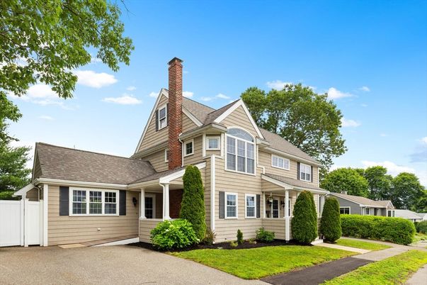 Exterior, Facade, Cape Cod