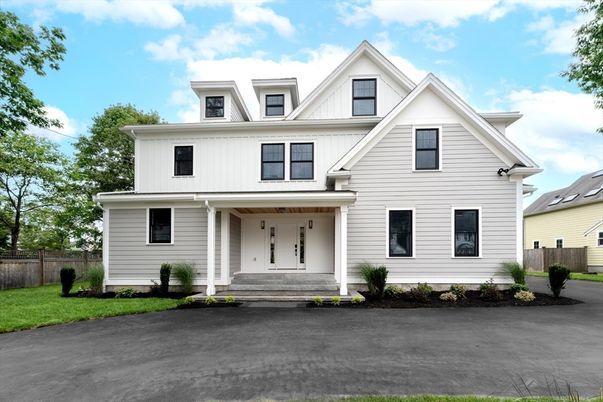 Exterior, Facade, Farmhouse