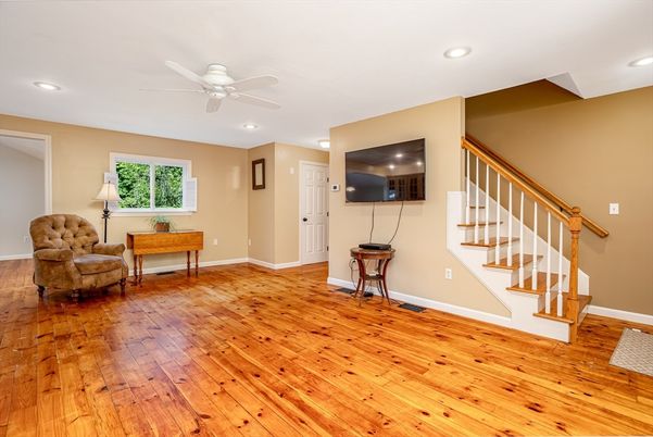 Interior, Recessed Lighting, Wood Texture Flooring