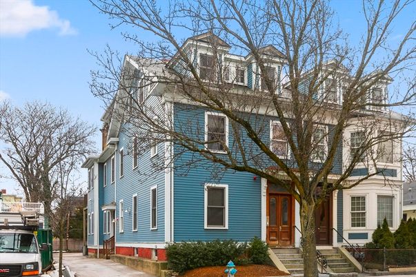 Exterior, Facade, Queen Anne Victorian