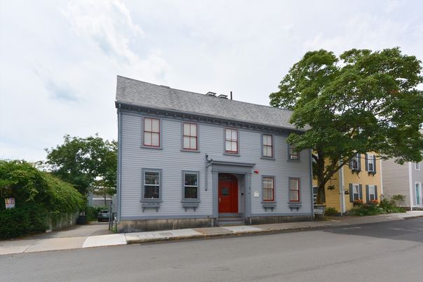 Exterior, Facade, Georgian