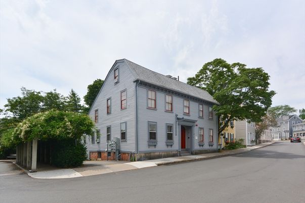 Exterior, Facade, Georgian