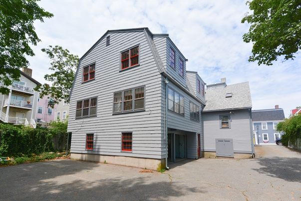Exterior, Facade, Rowhouse