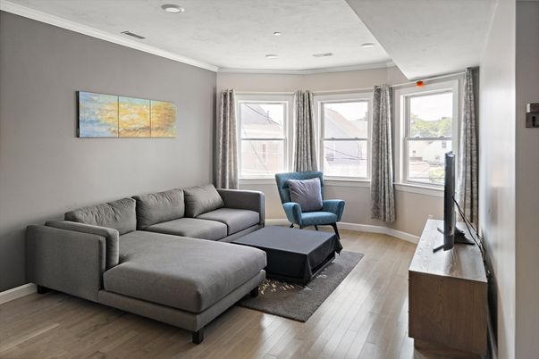 Interior, Living room, Recessed Lighting, Wood Texture Flooring