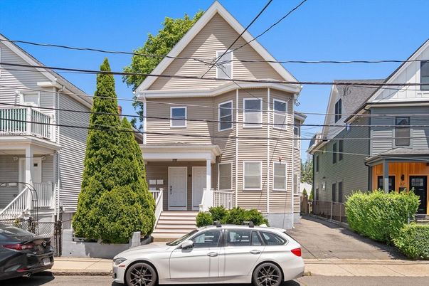 Exterior, Facade, Queen Anne Victorian