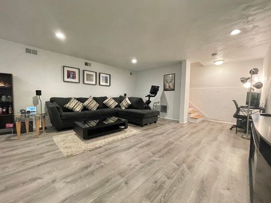 Fitness Equipment, Interior, Living room, Recessed Lighting, Wood Texture Flooring