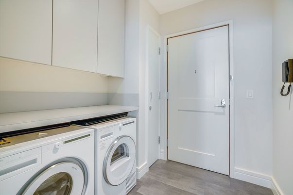 Interior, Washer, Wood Texture Flooring