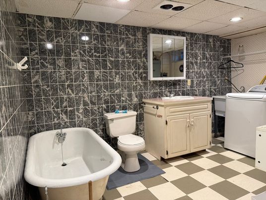 Bathroom, Interior, Recessed Lighting