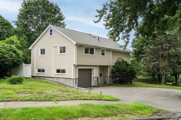 Attached, Exterior, Facade, Raised Ranch