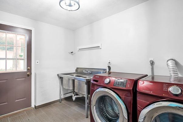 Interior, Washer, Wood Texture Flooring