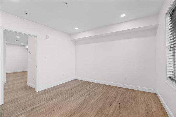 Empty room, Interior, Recessed Lighting, Wood Texture Flooring
