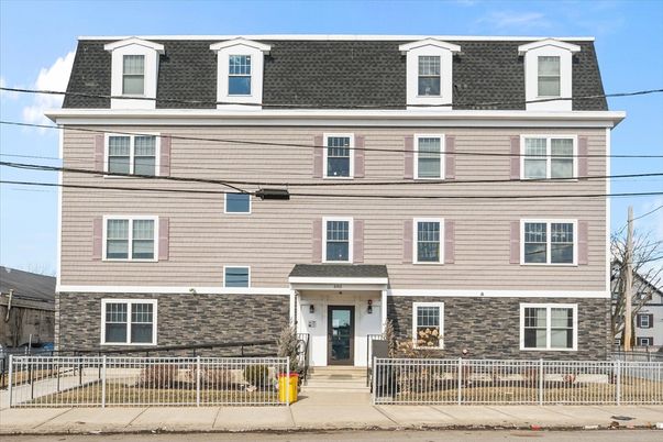 Exterior, Facade, Georgian