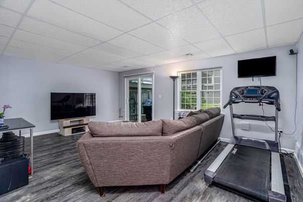 Fitness Equipment, Interior, Living room, Wood Texture Flooring