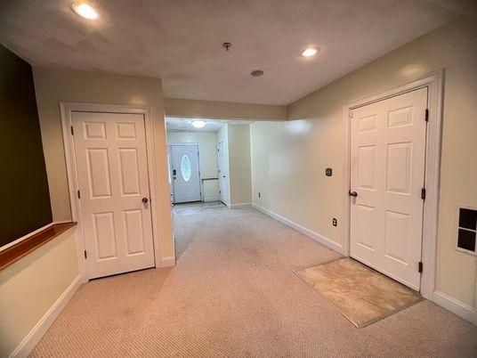 Empty room, Interior, Recessed Lighting
