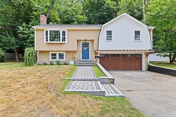 Attached, Exterior, Facade, Raised Ranch