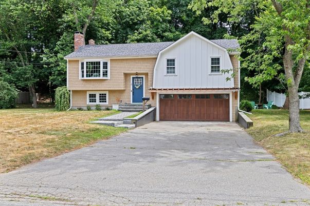 Attached, Exterior, Facade, Raised Ranch