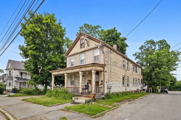 Exterior, Facade, Queen Anne Victorian
