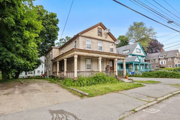 Backyard, Exterior, Facade, Queen Anne Victorian