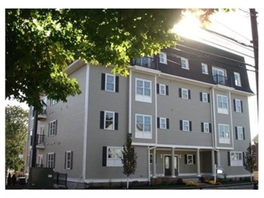 Exterior, Facade, Rowhouse