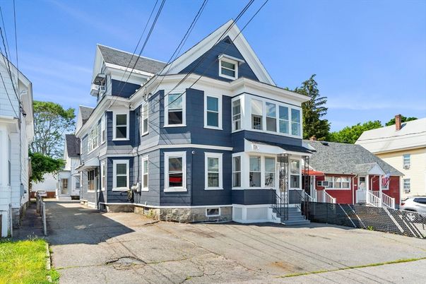 Exterior, Facade, Queen Anne Victorian