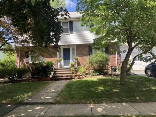 Attached, Exterior, Facade, Brick Facade, American Foursquare