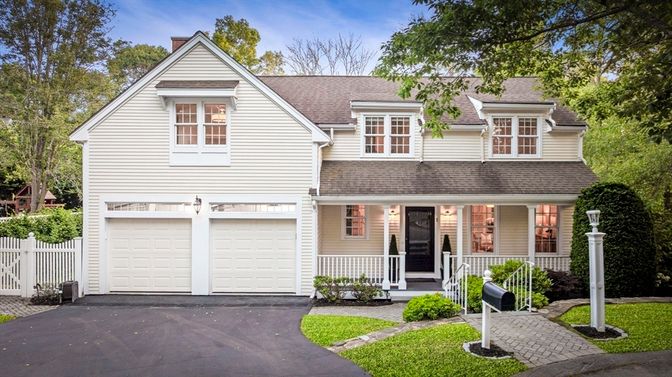 Attached, Exterior, Facade, Farmhouse