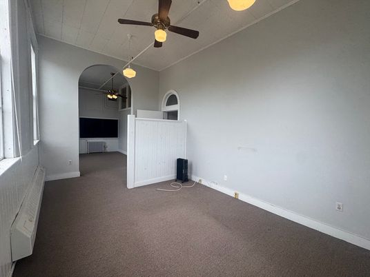 Empty room, Interior, Pendant Lights