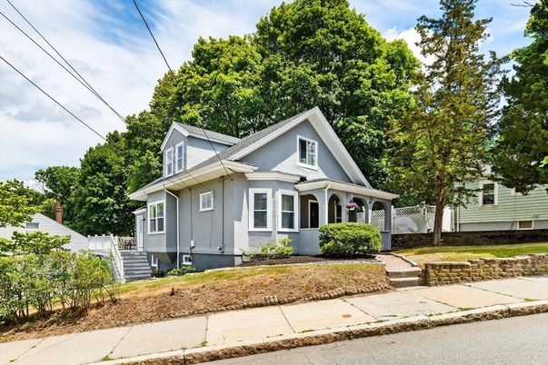 Exterior, Facade, Queen Anne Victorian