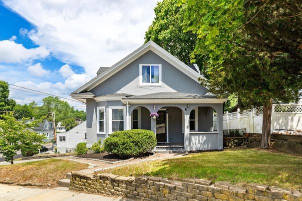 Exterior, Facade, American Craftsman
