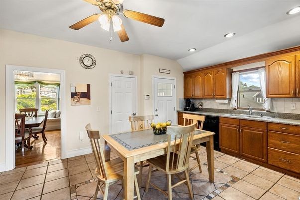 Dining room, Interior, Kitchen, Recessed Lighting