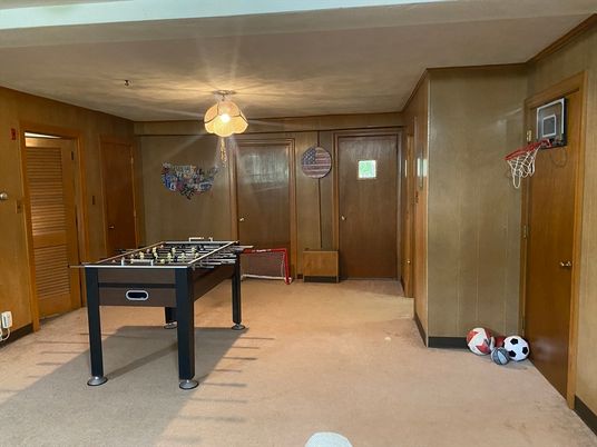 Game Room, Interior
