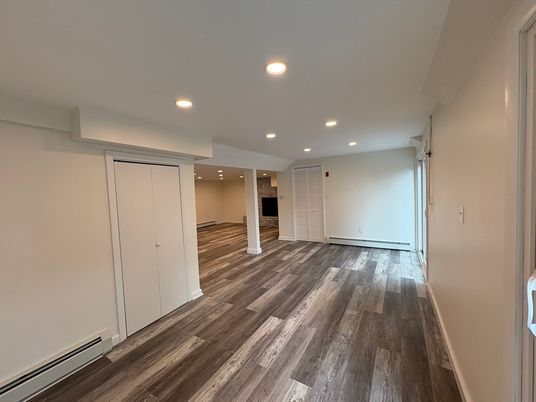 Empty room, Interior, Recessed Lighting, Wood Texture Flooring