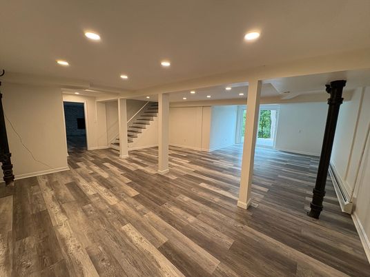 Empty room, Interior, Recessed Lighting, Wood Texture Flooring
