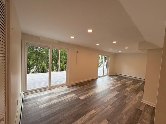 Empty room, Interior, Recessed Lighting, Wood Texture Flooring