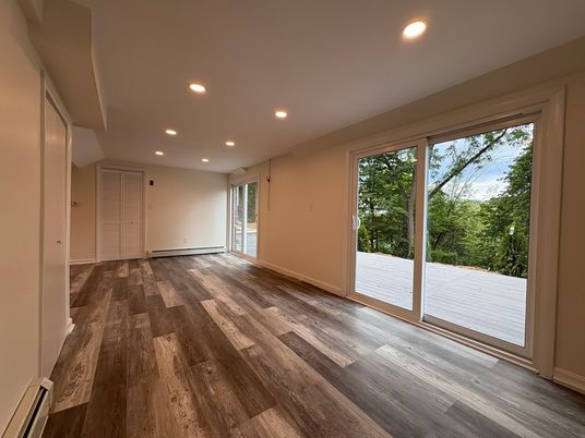 Empty room, Interior, Recessed Lighting, Wood Texture Flooring