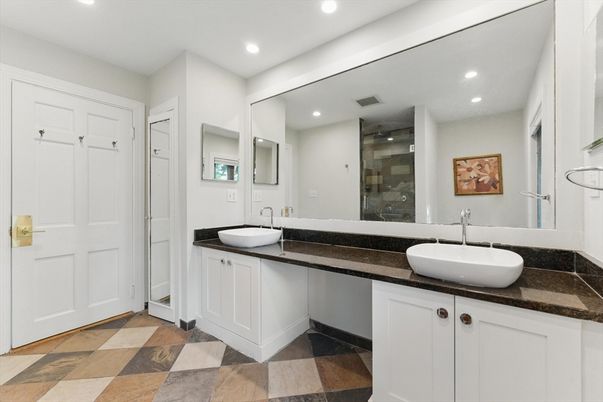 Bathroom, Dual Sink Vanities, Interior, Recessed Lighting