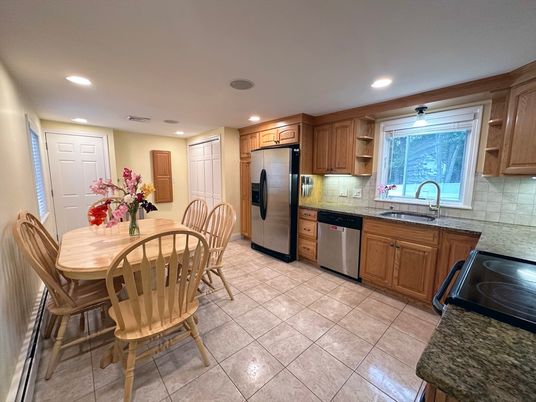 Dining room, Interior, Kitchen, Recessed Lighting, Stainless Steel Appliances