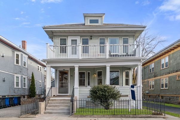 Exterior, Facade, American Foursquare