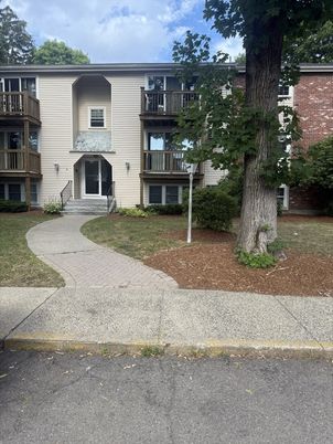 Exterior, Facade, Rowhouse