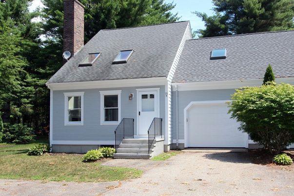 Attached, Exterior, Facade, Cape Cod
