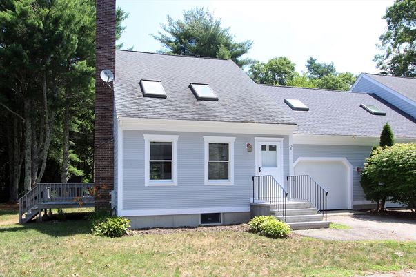 Attached, Exterior, Facade, Cape Cod