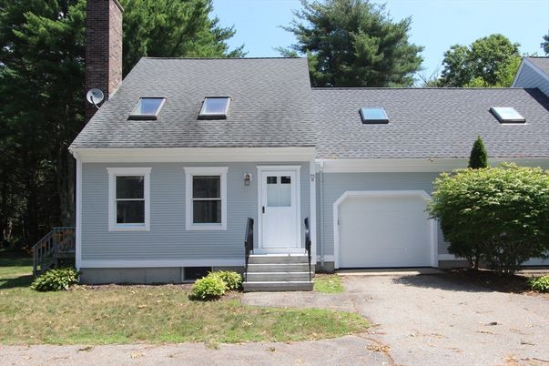 Attached, Exterior, Facade, Cape Cod